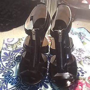 Women's Micheal Kors Berkley T-Strap Size 10